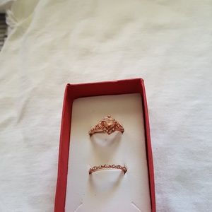 Beautiful wedding set New without tag